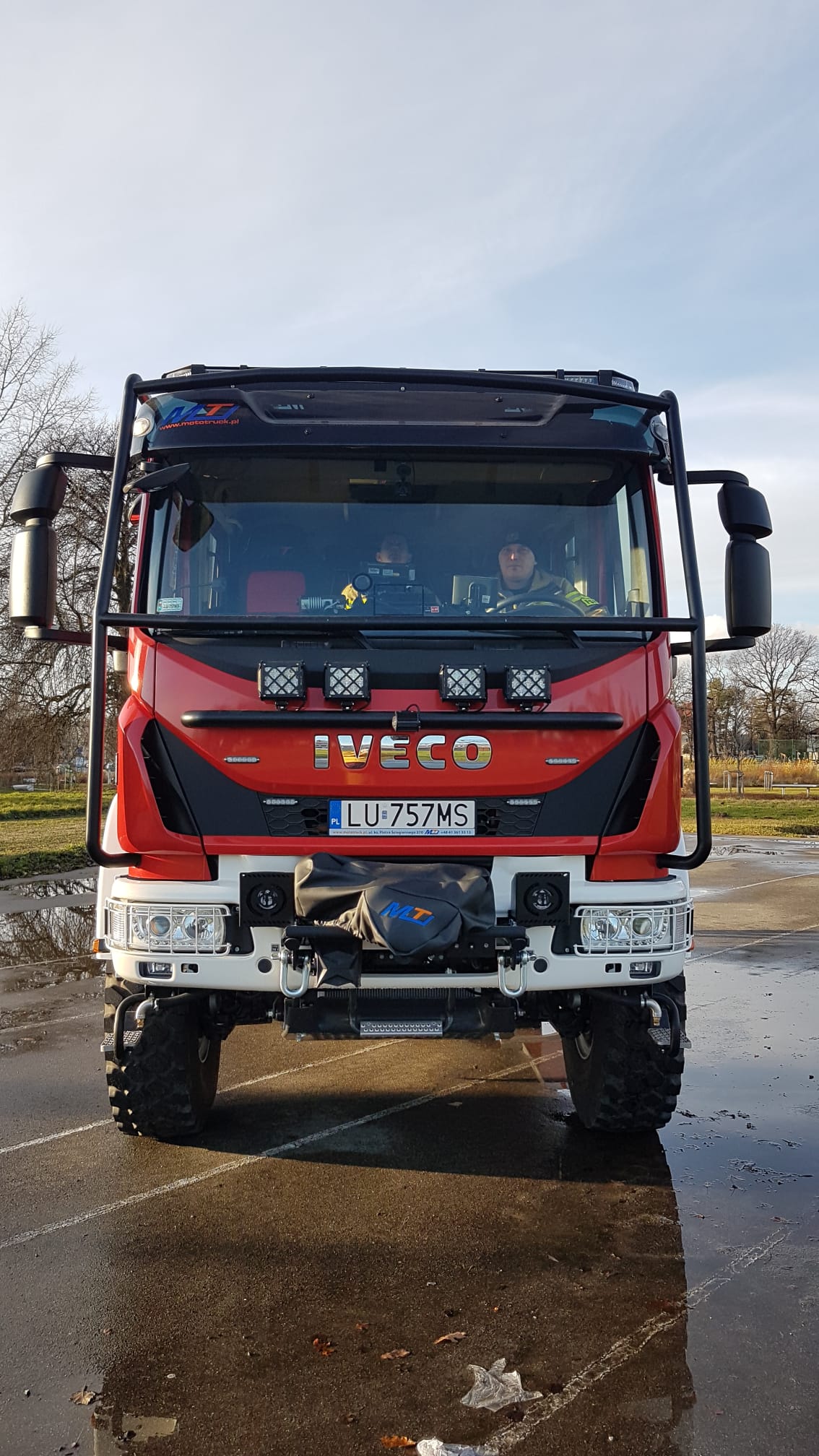 Nowy samochod ratowniczo – gaśniczy marki Iveco.