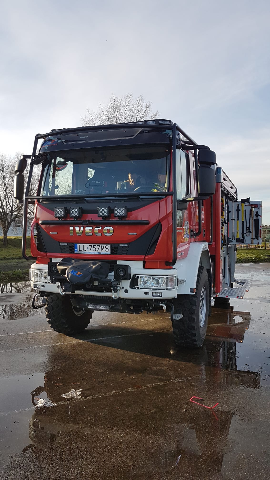 Nowy samochod ratowniczo – gaśniczy marki Iveco.
